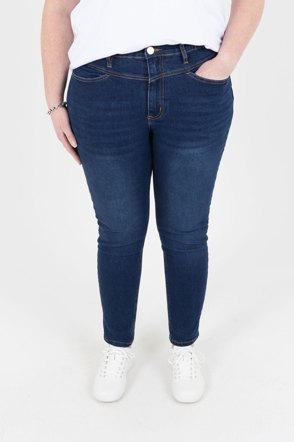 Curve Tommy Blue Wash Jean