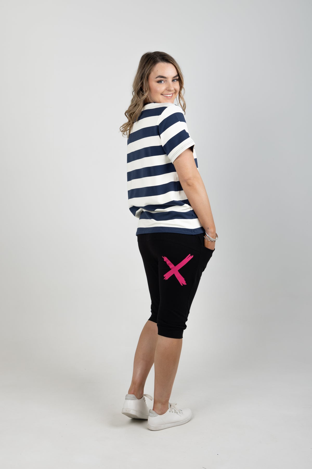 Exclusive 3/4 Apartment Pants Black With Raspberry X