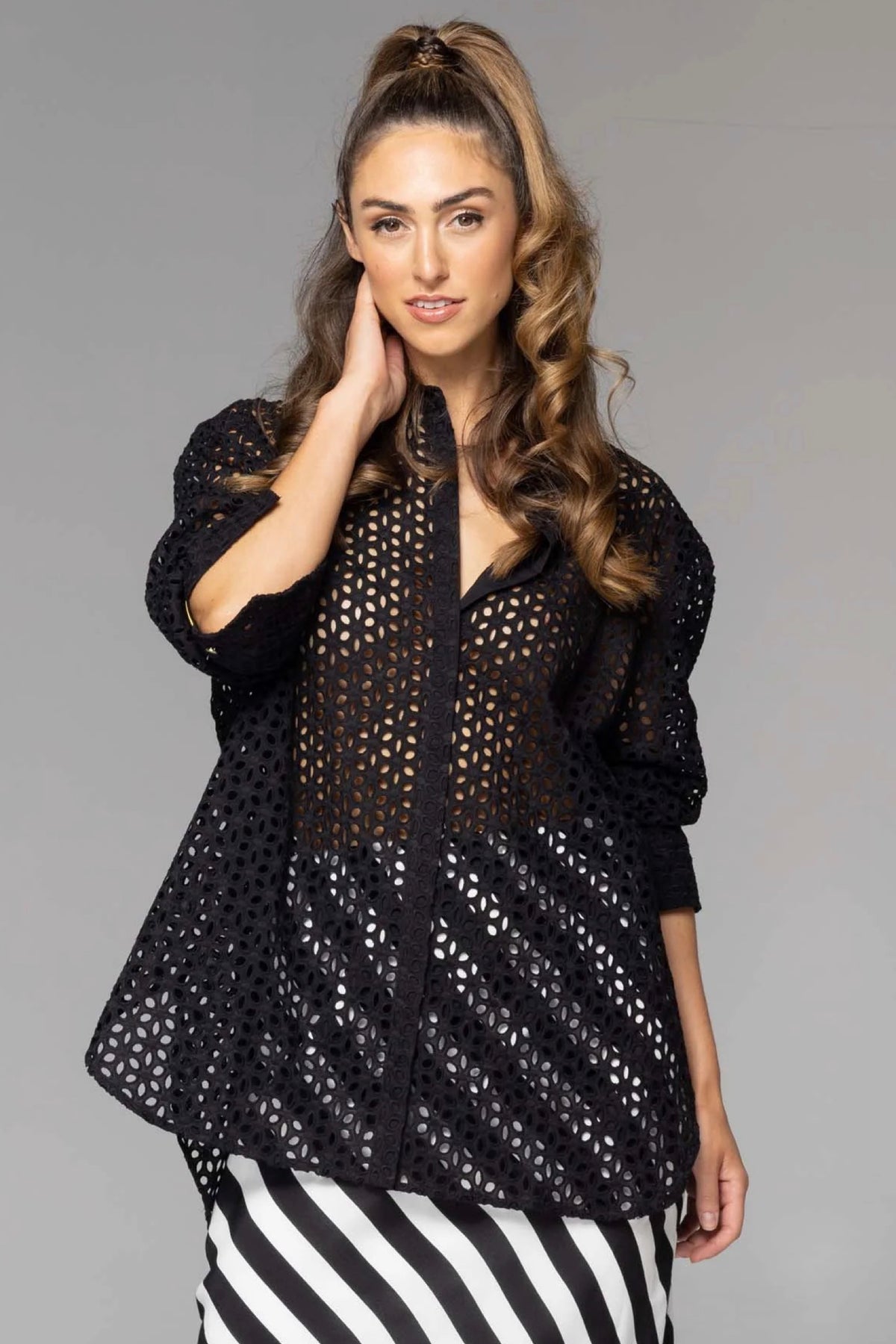 Dream Lover Broderie Shirt Black