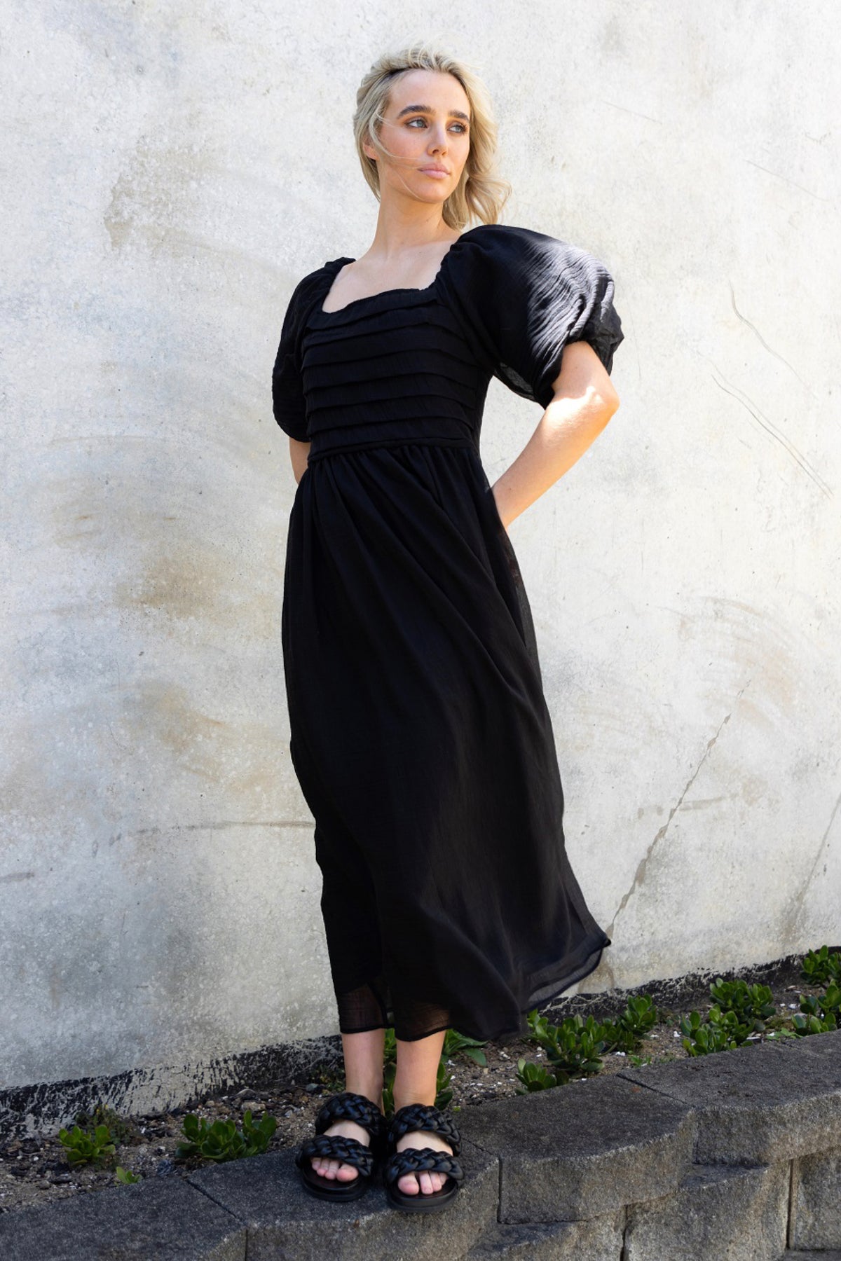 Bluff Midi Dress Black