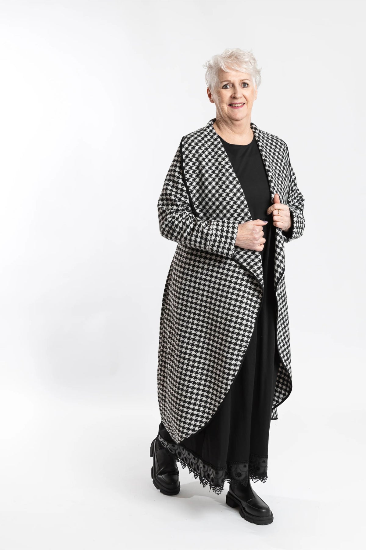 Capri Coat Black & White