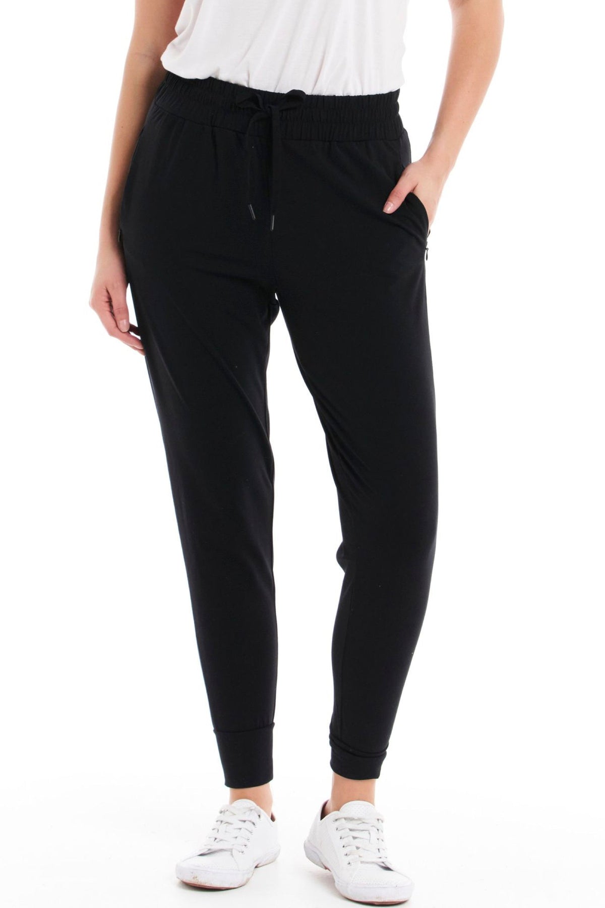 Cara Travel Jogger Black