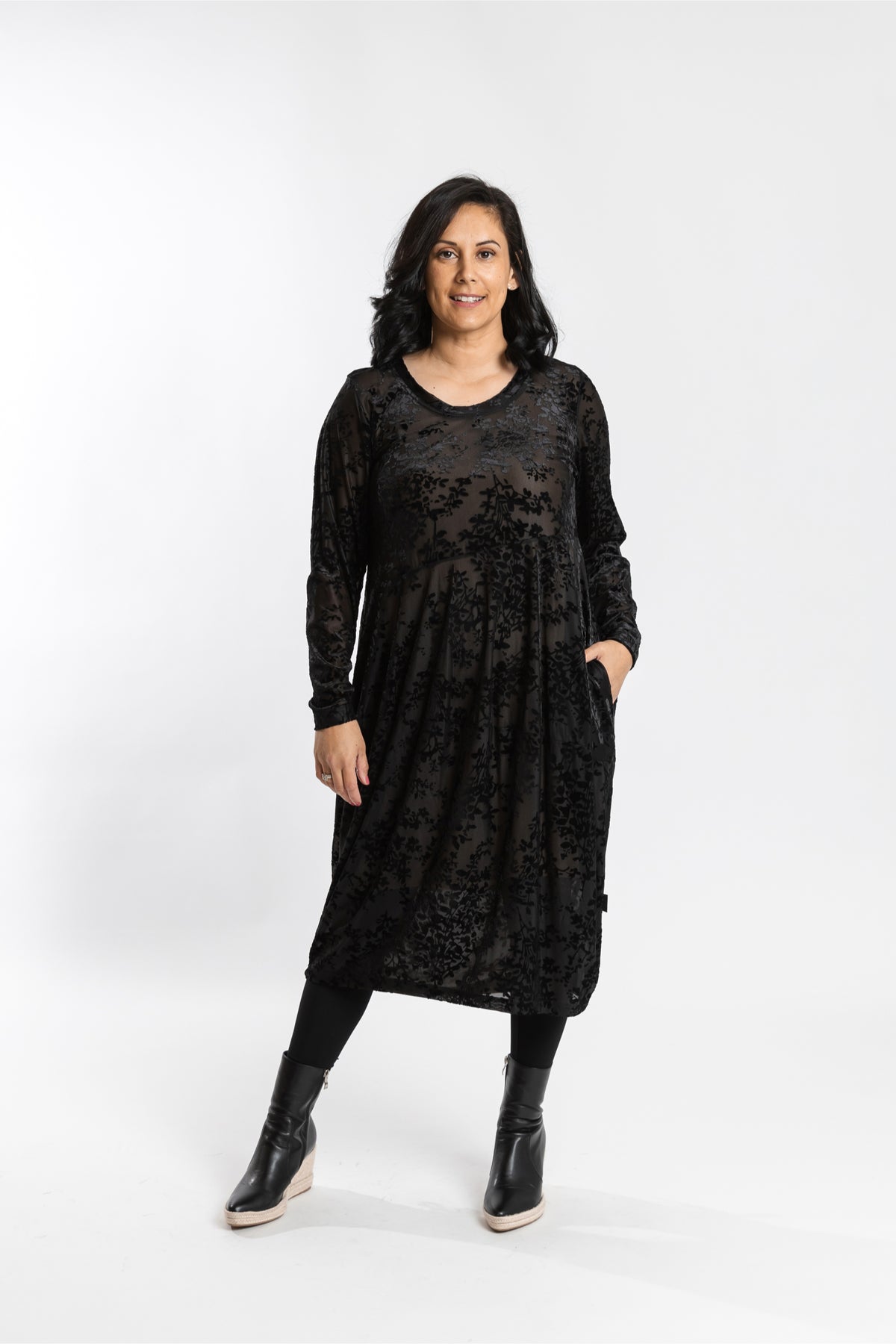 Chelsie Dress Black Leaf