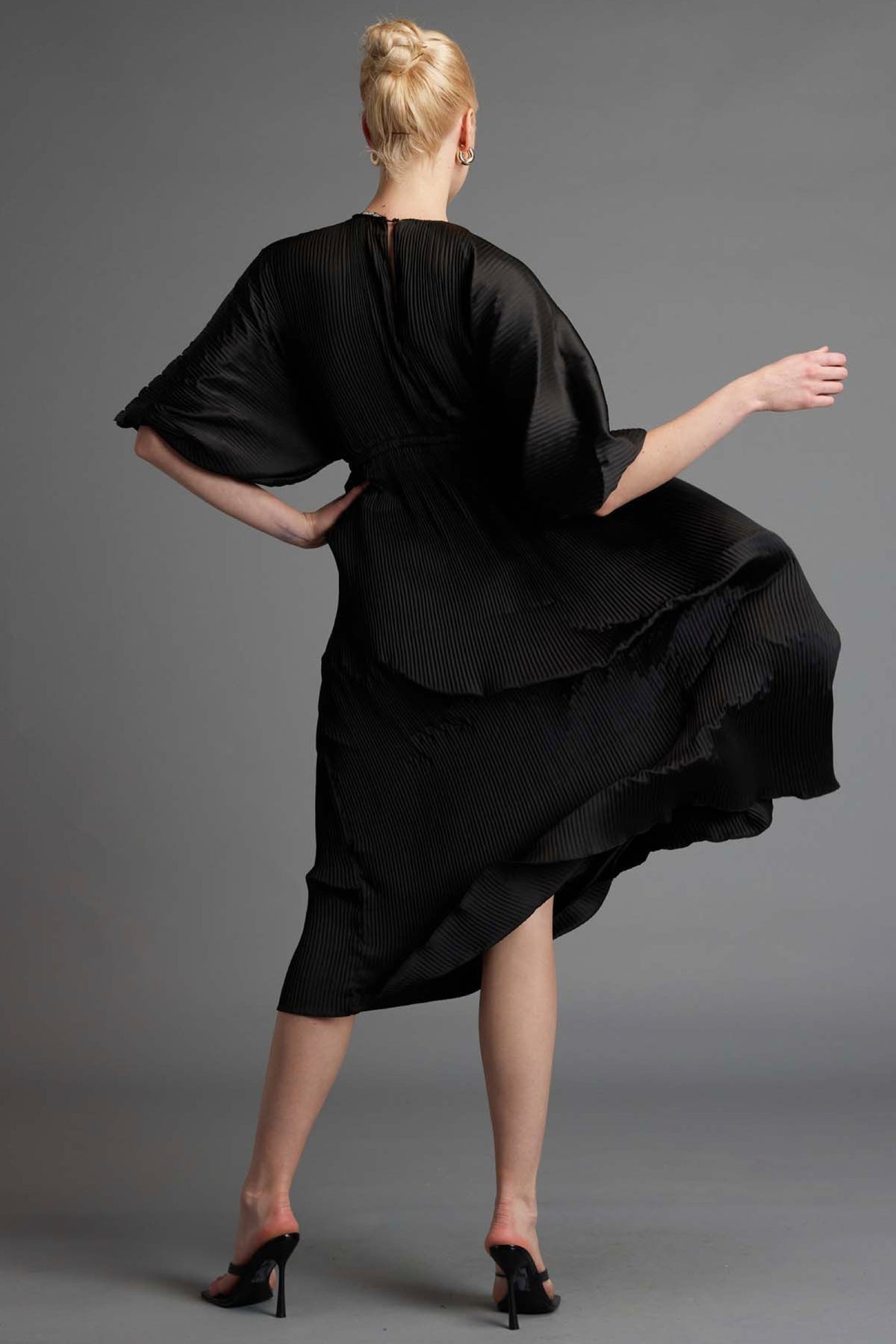 Hustle Pleated Balloon Sleeve Midi Dress Black